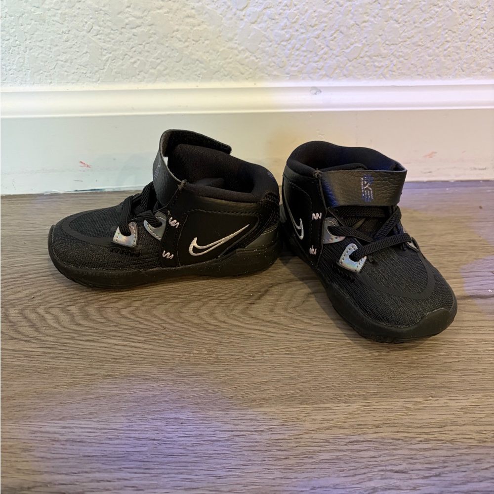 Nike Toddler Black Kids Sneakers Size 6c Kyrie Irving